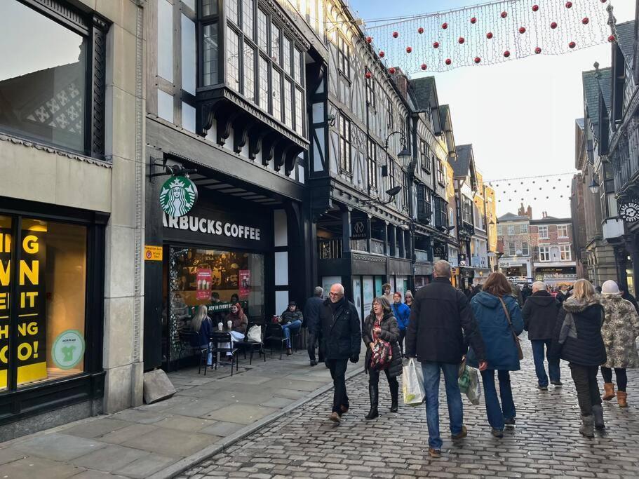 Romance On The Rows - Hot Tub City Centre Chester Exterior photo