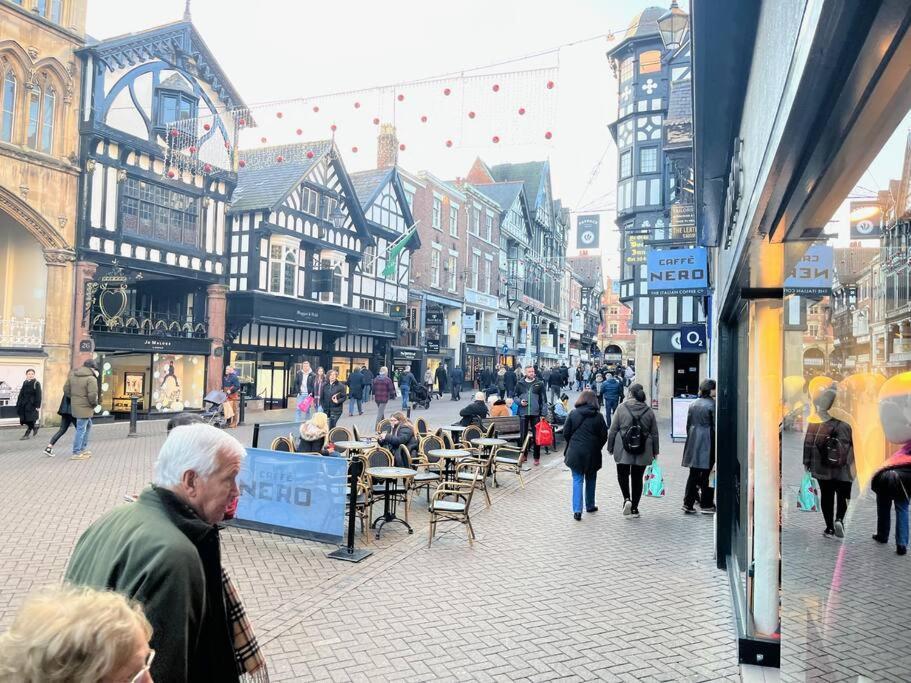 Romance On The Rows - Hot Tub City Centre Chester Exterior photo